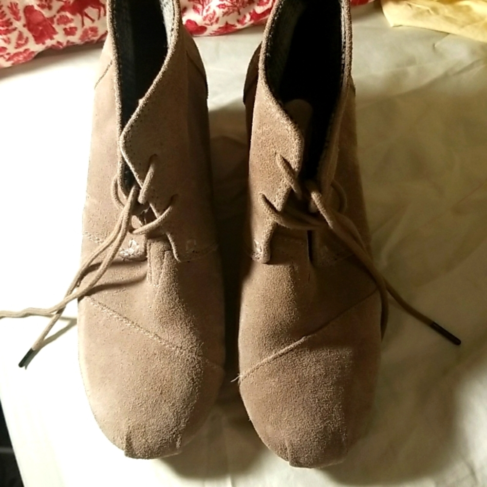 TOMS womans shoes